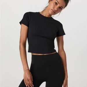 Vuori Pose Fitted Tee